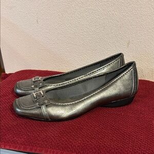 St John’s Bay Metallic Flats - Women’s Size 7